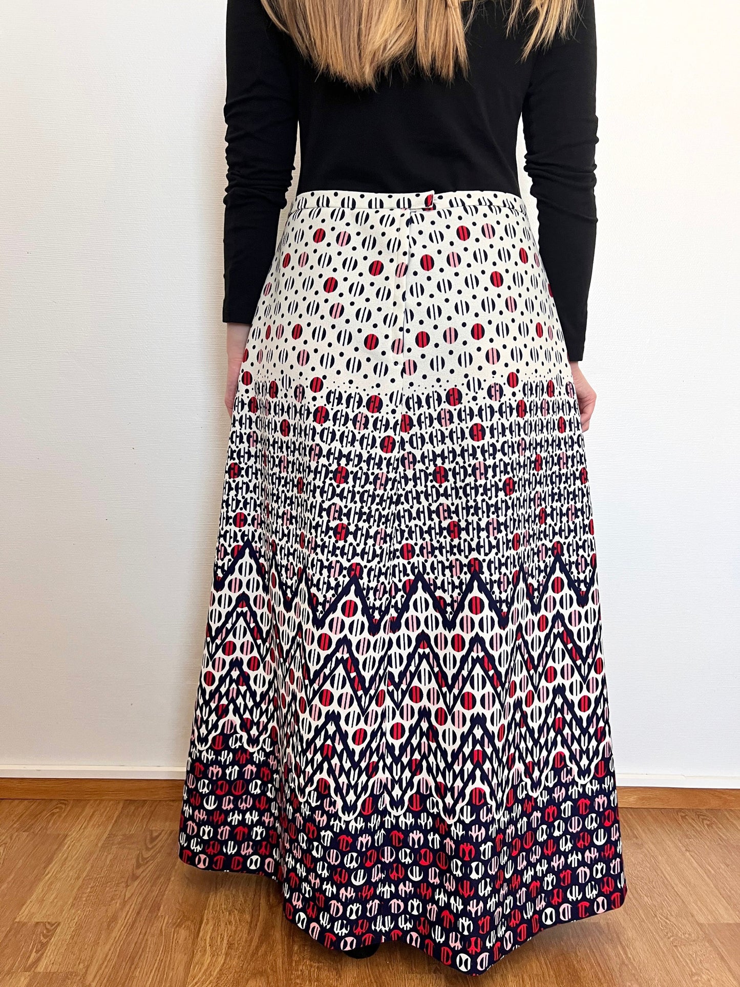 70s maxi skirt with circle pattern, Size L