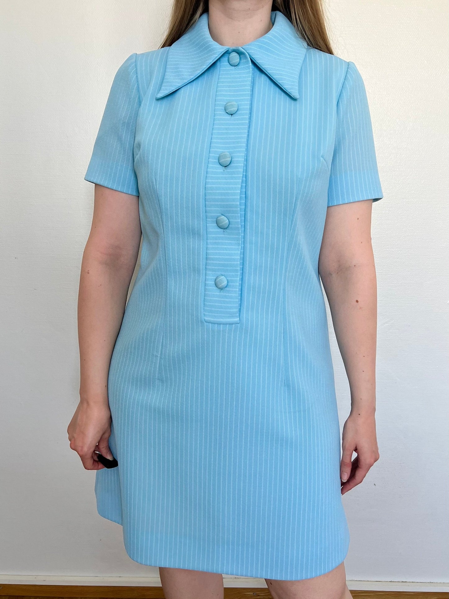 A vintage 60s mid thigh  lenght dress