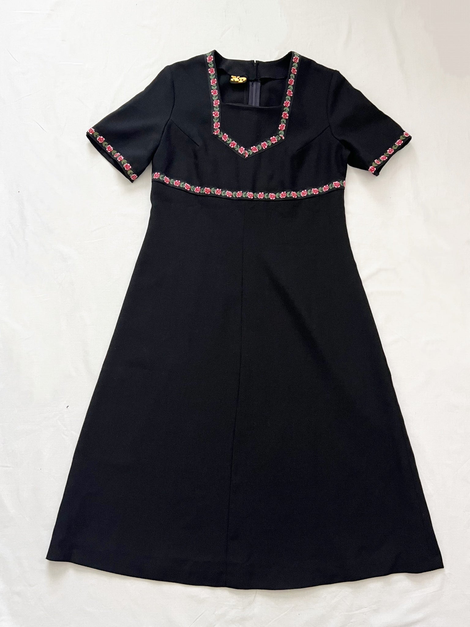 Black dress with rose embroidery, Size S Isolde Vintage Black dress with rose embroidery, Size S Isolde Vintage