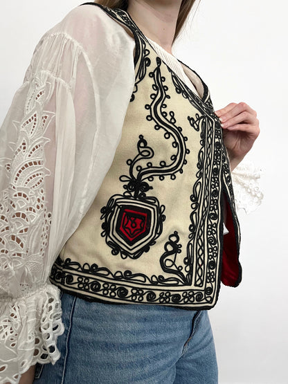50s/60s Romanian embroidered vest, Size M