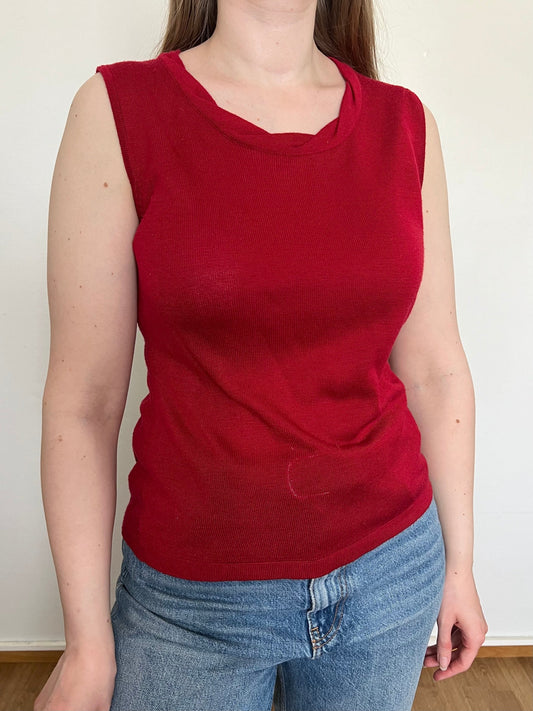 Red top, Size M