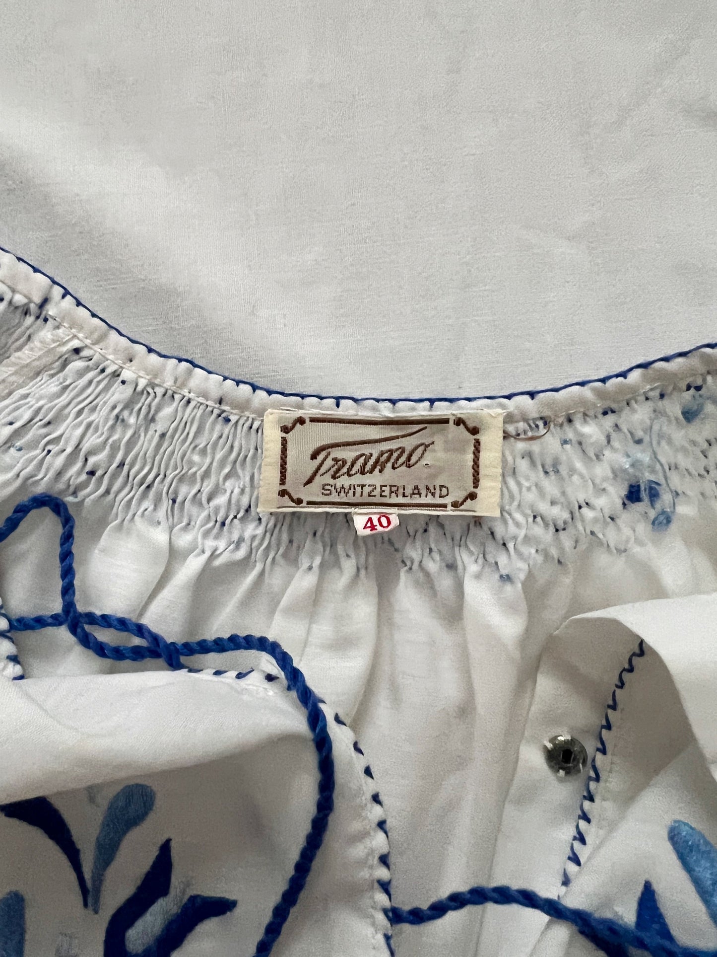 70s blue embroidery blouse, Size M-L