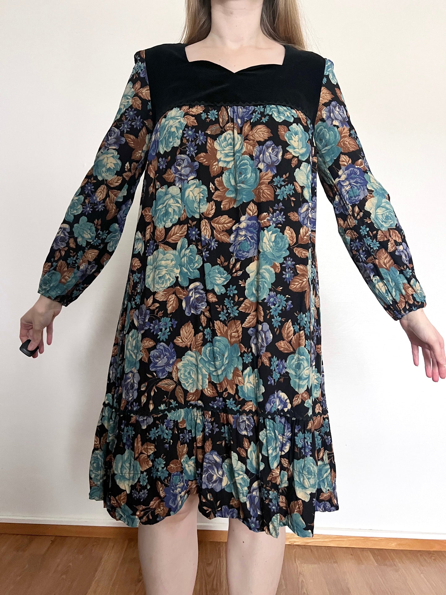 70s floral and black velvet dress, Size S