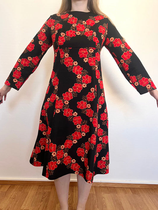 70s black and red flower dress, Size M