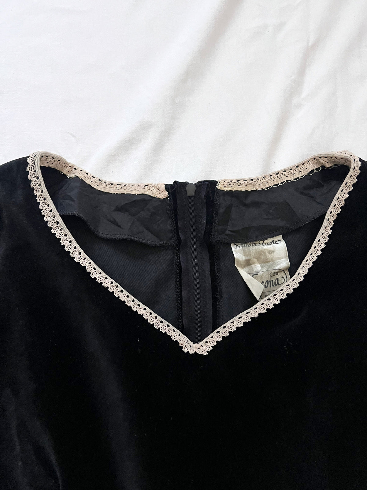 70s black geometric pattern velvet dress, Size S