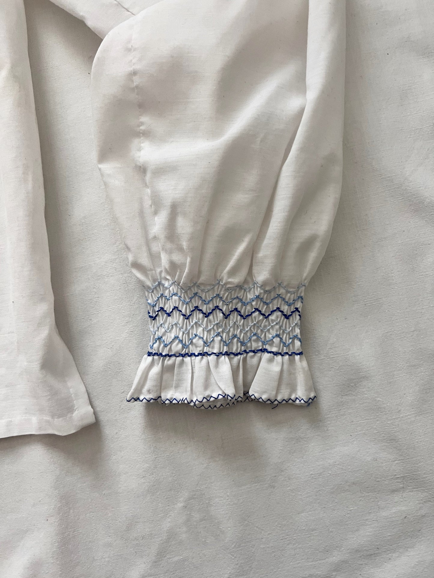 70s blue embroidery blouse, Size M-L