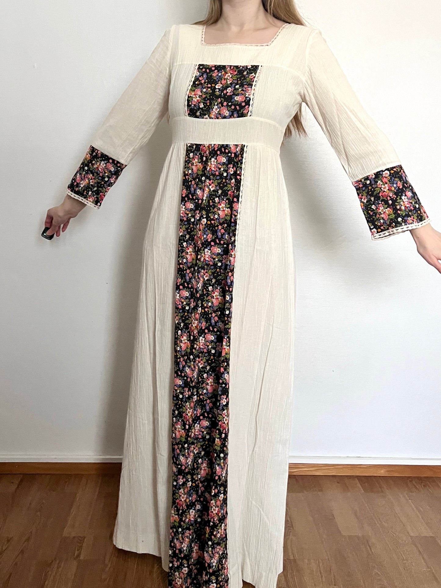 70s cotton cream and floral maxi dress, Size S