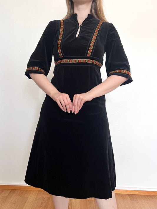 Black velvet dress with flower embroidery, Size XS