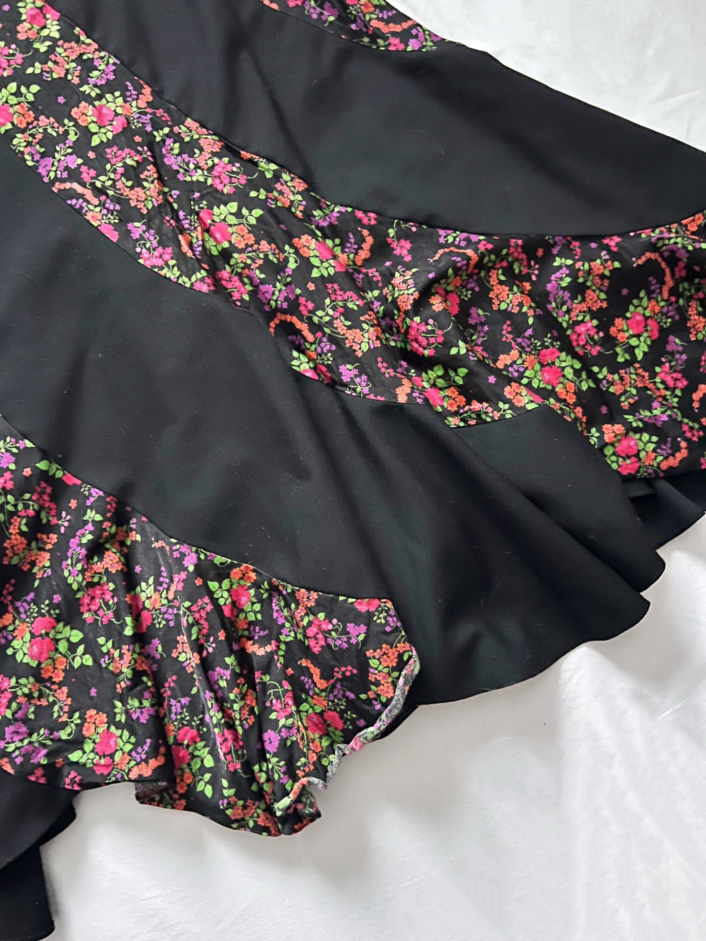 70s black and floral pattern skirt, Size S-M
