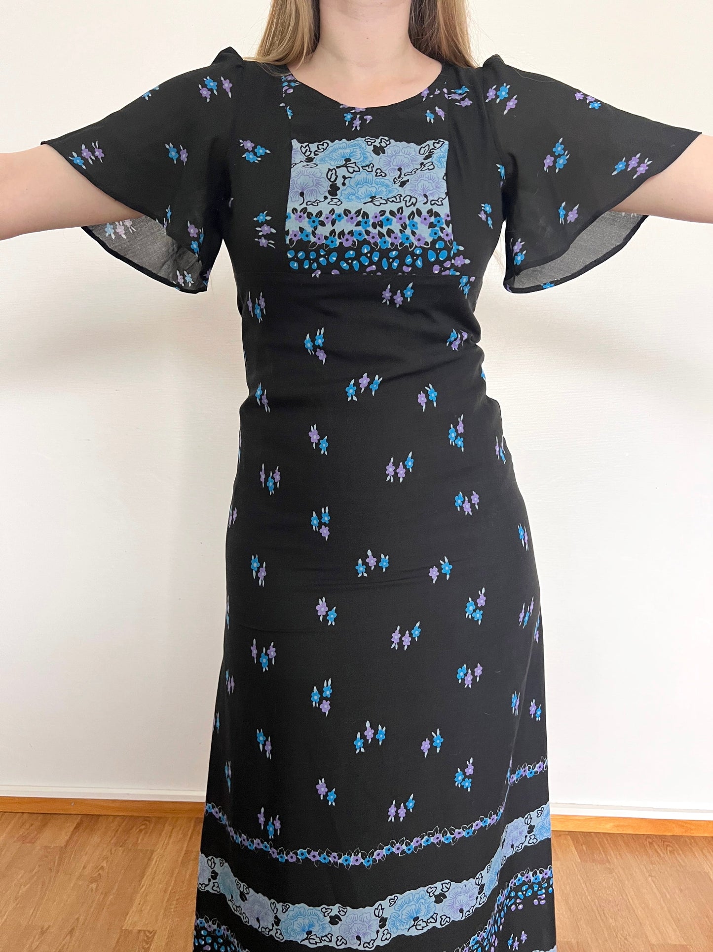 70s black and blue flutter sleeves maxi dress, Size XS