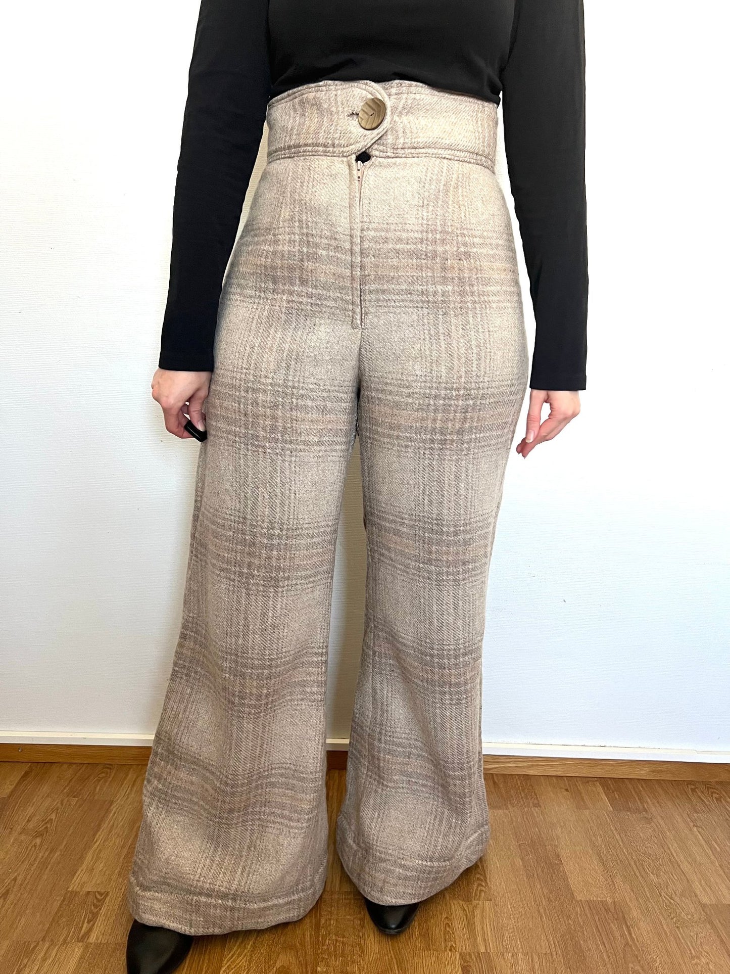 Beige wool pants, Size S-M