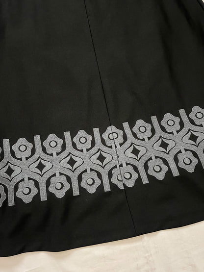 70s black maxi skirt with  gray geometric pattern, Size M-L