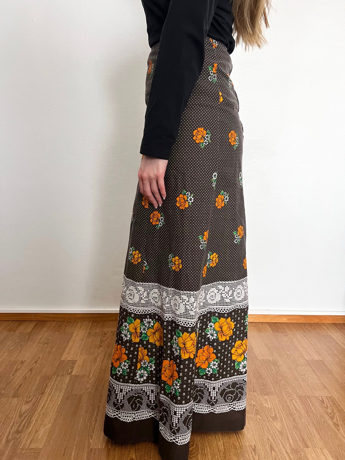 70s brown flower skirt, Size S