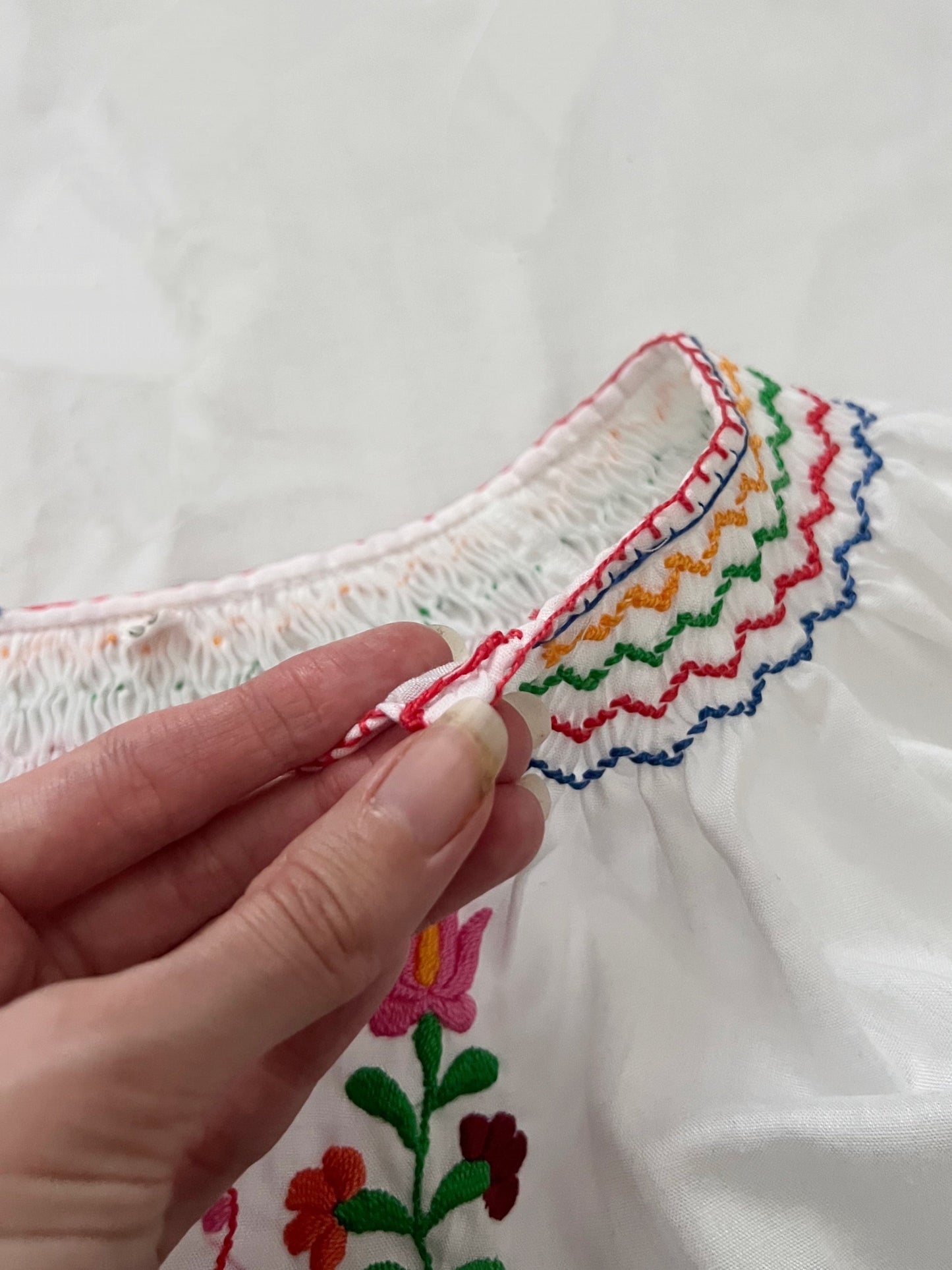70s blouse with floral embroidery, Size M-L