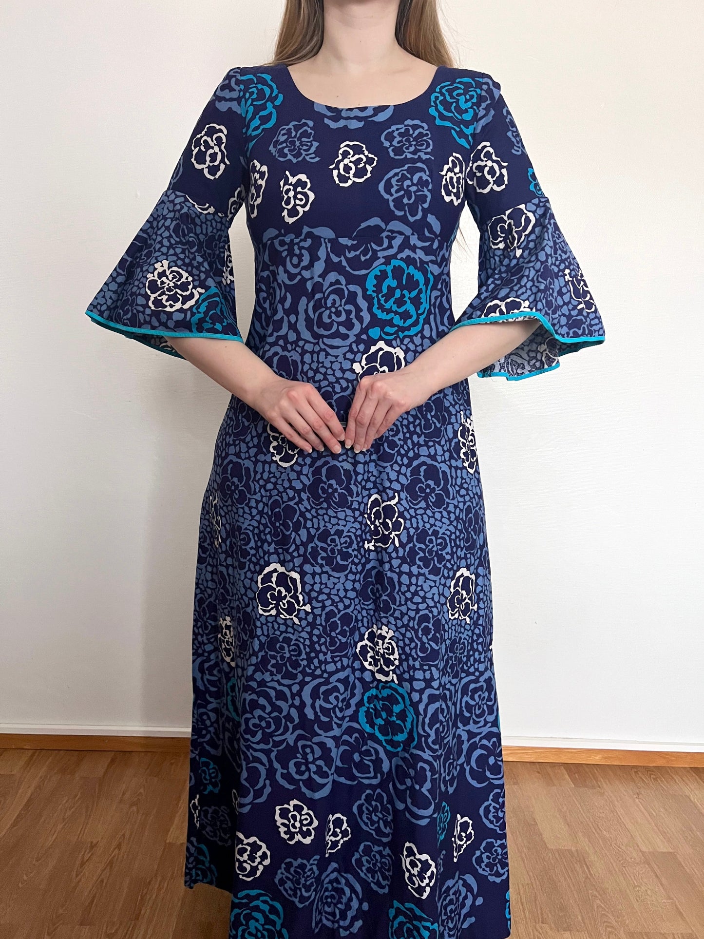 70s 100% cotton blue floral maxi dress, Size S