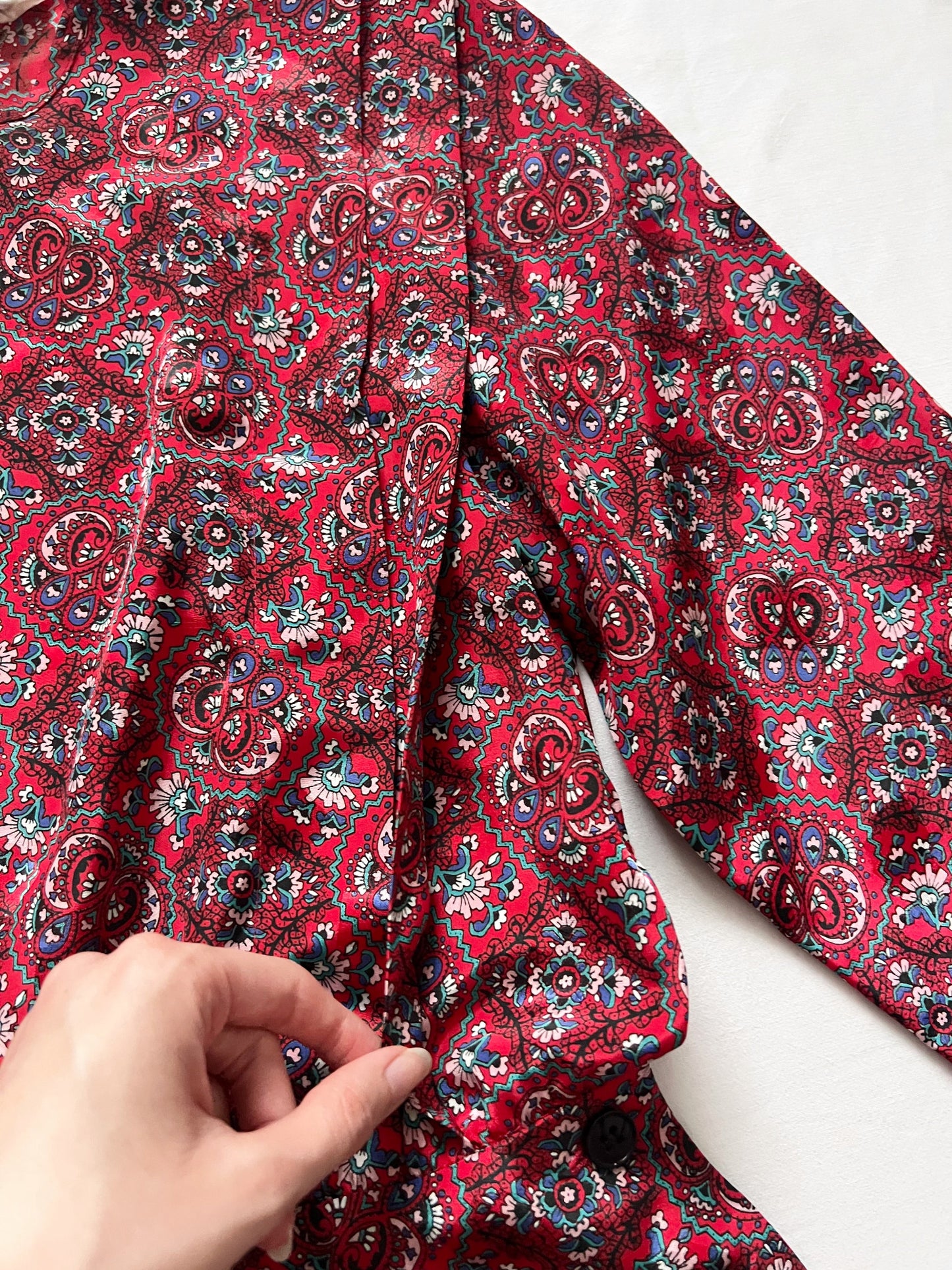 80s red ornate pattern blouse, Size XS-S