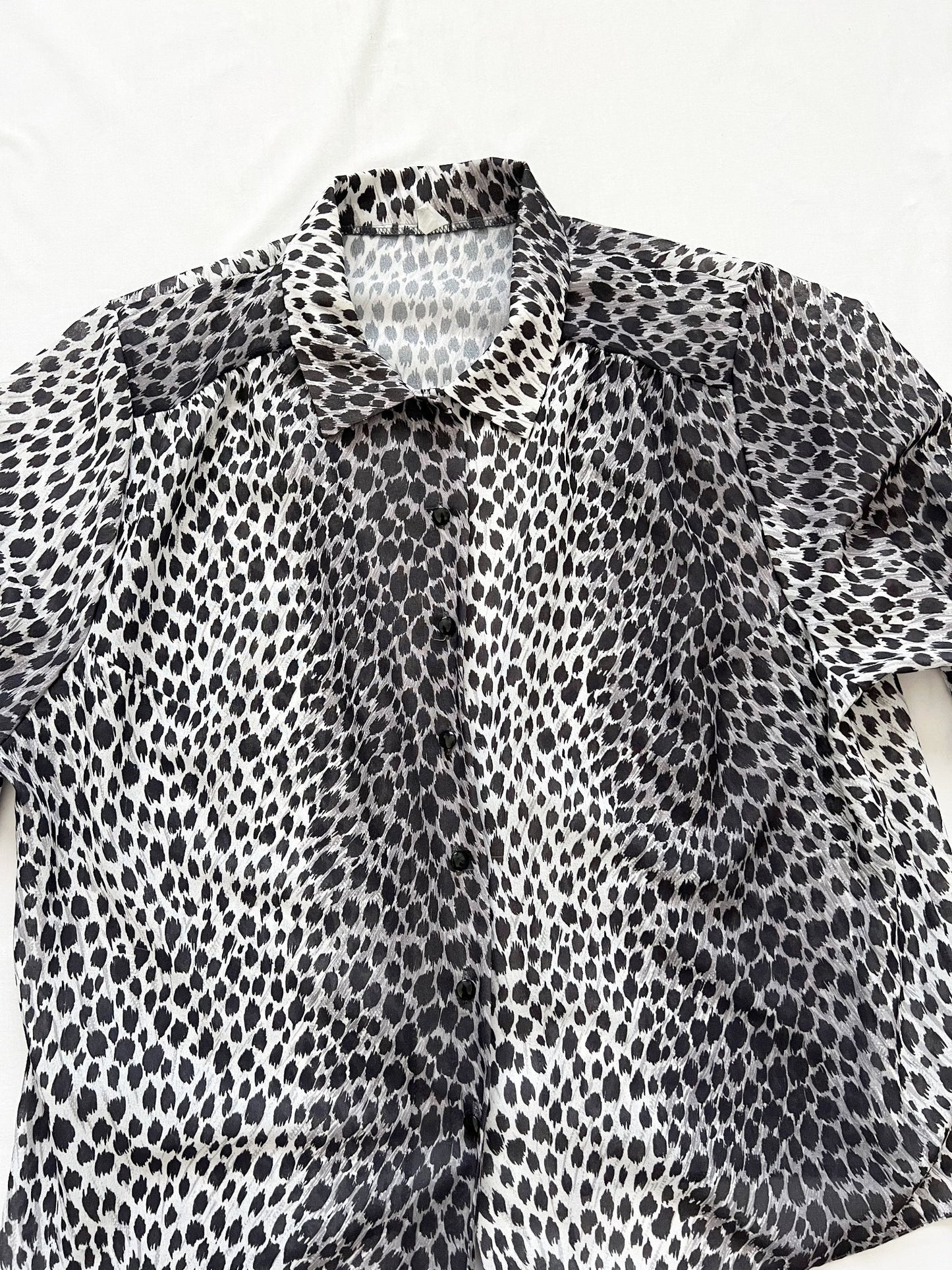 Gray leopard pattern shirt, Size XL