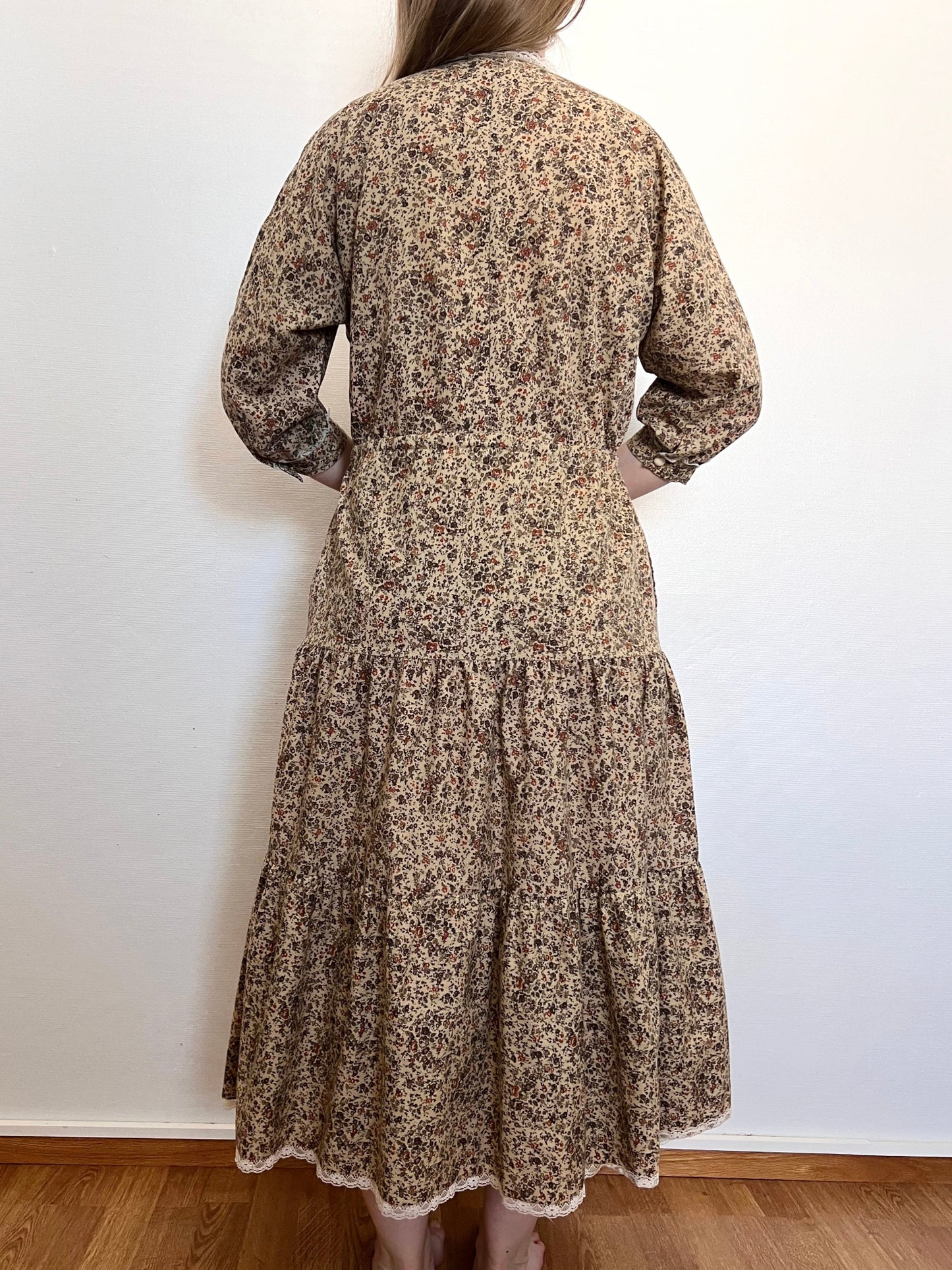 70s beige floral dress, Size XS-S