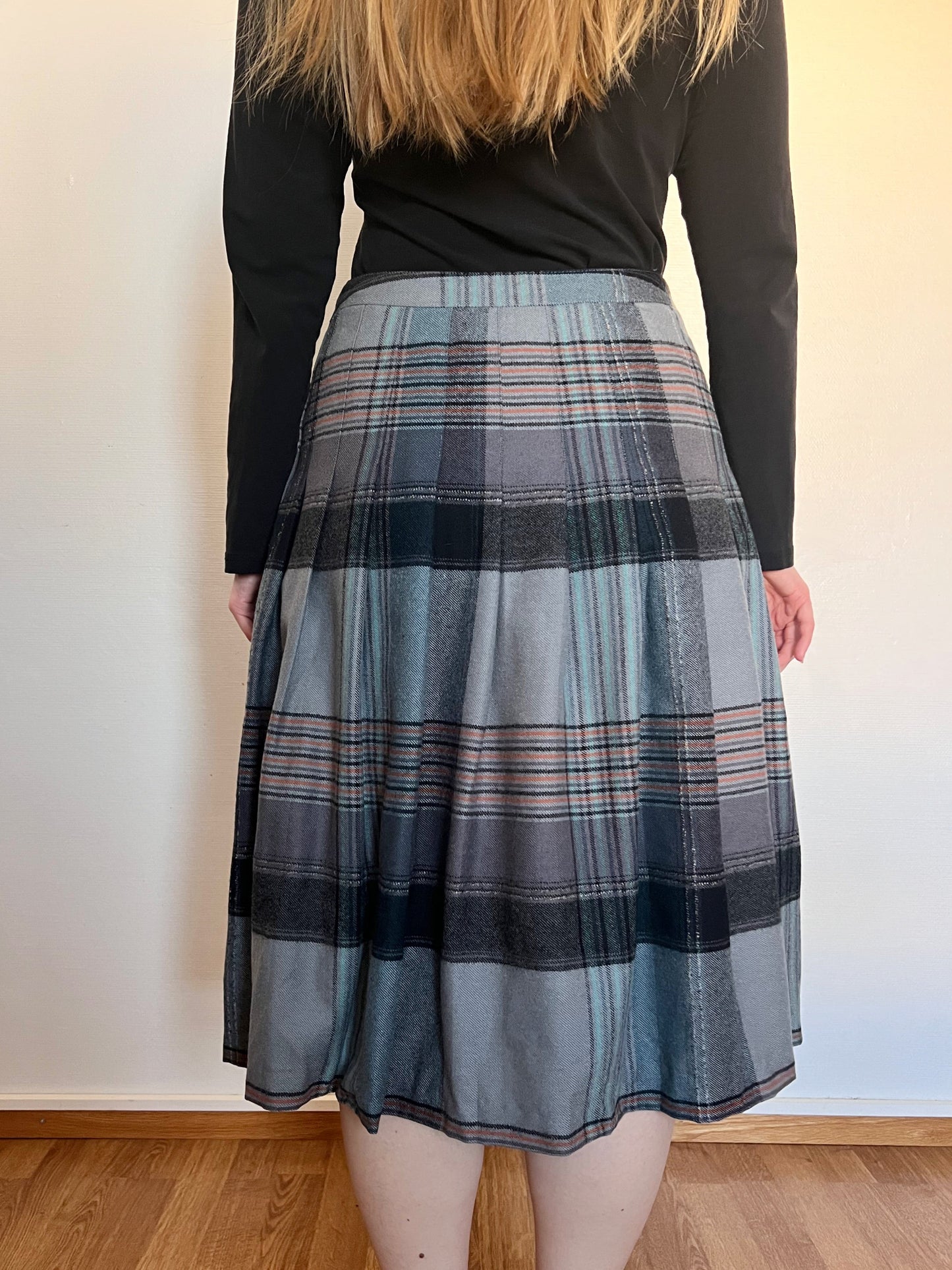 70s wool plaid skirt, Size M