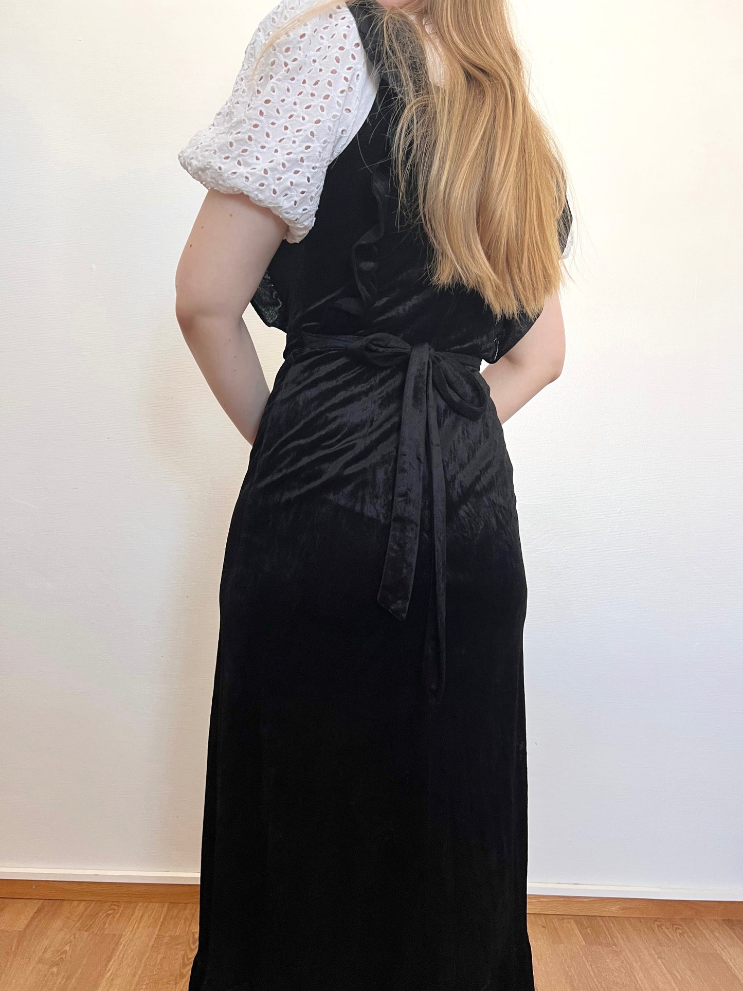 70s black velvet ruffle dress, Size XS-S