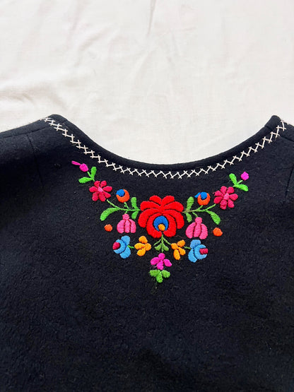 70s black and floral embroidery vest, Size M-L