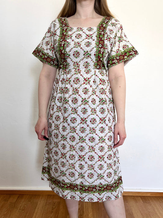 70s white flower pattern dress, Size XS