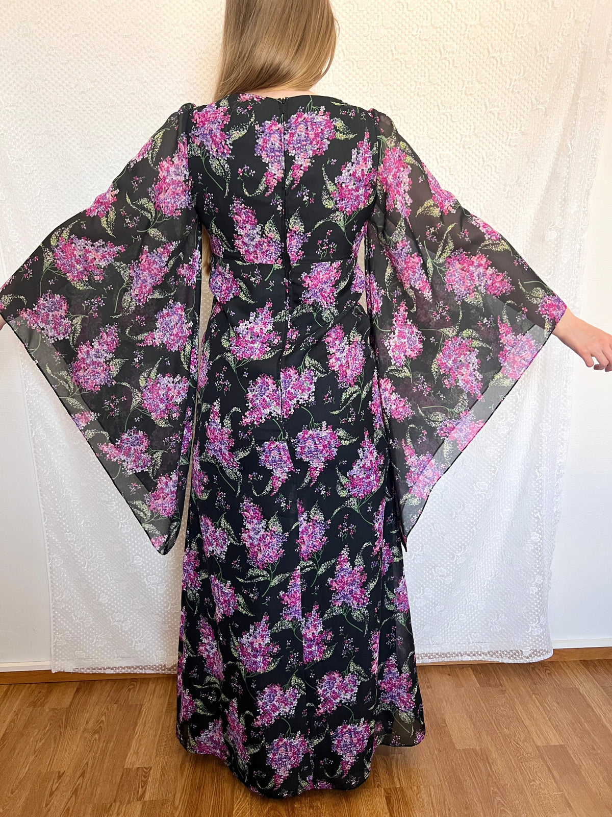 70s floral dramatic sleeves dress, Size XS