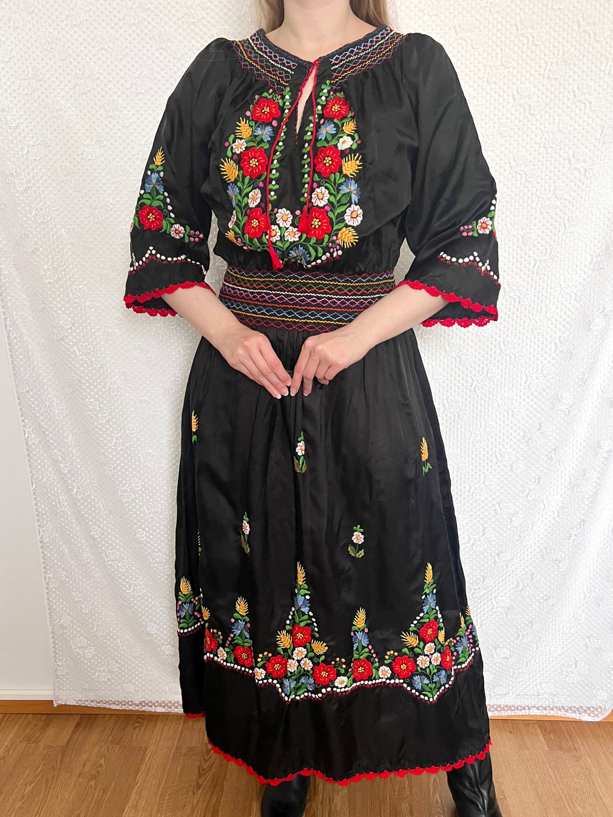 70s black Hungarian embroidery dress, Size S