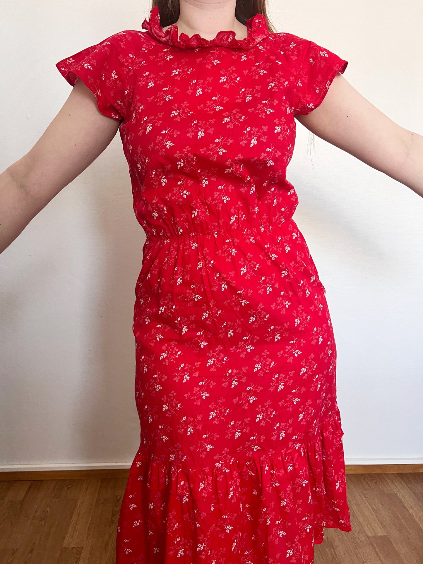 70s red cotton floral dress, Size M