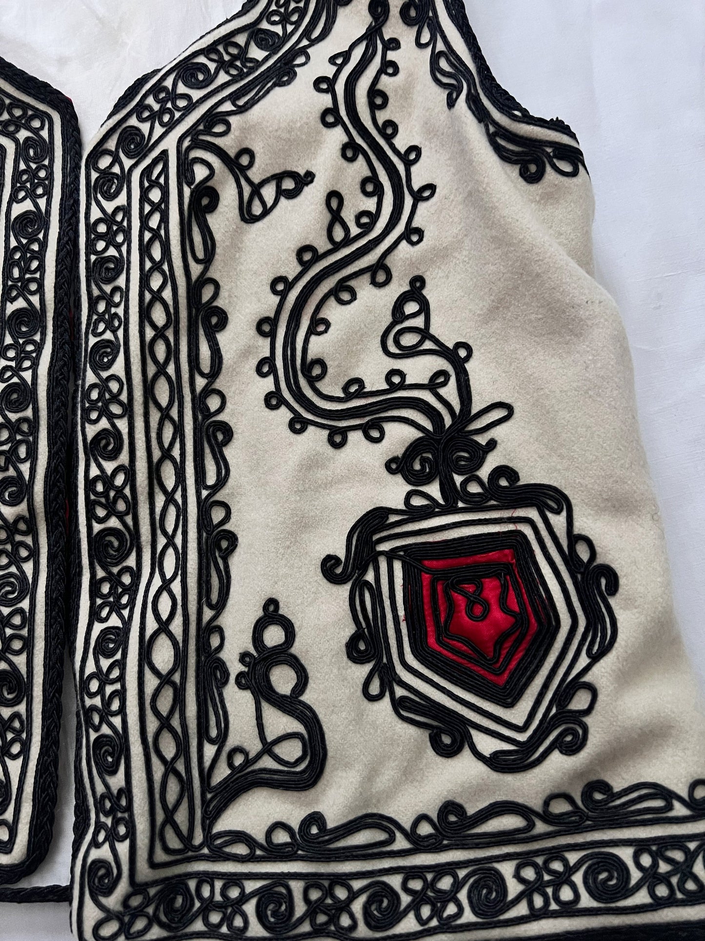 50s/60s Romanian embroidered vest, Size M