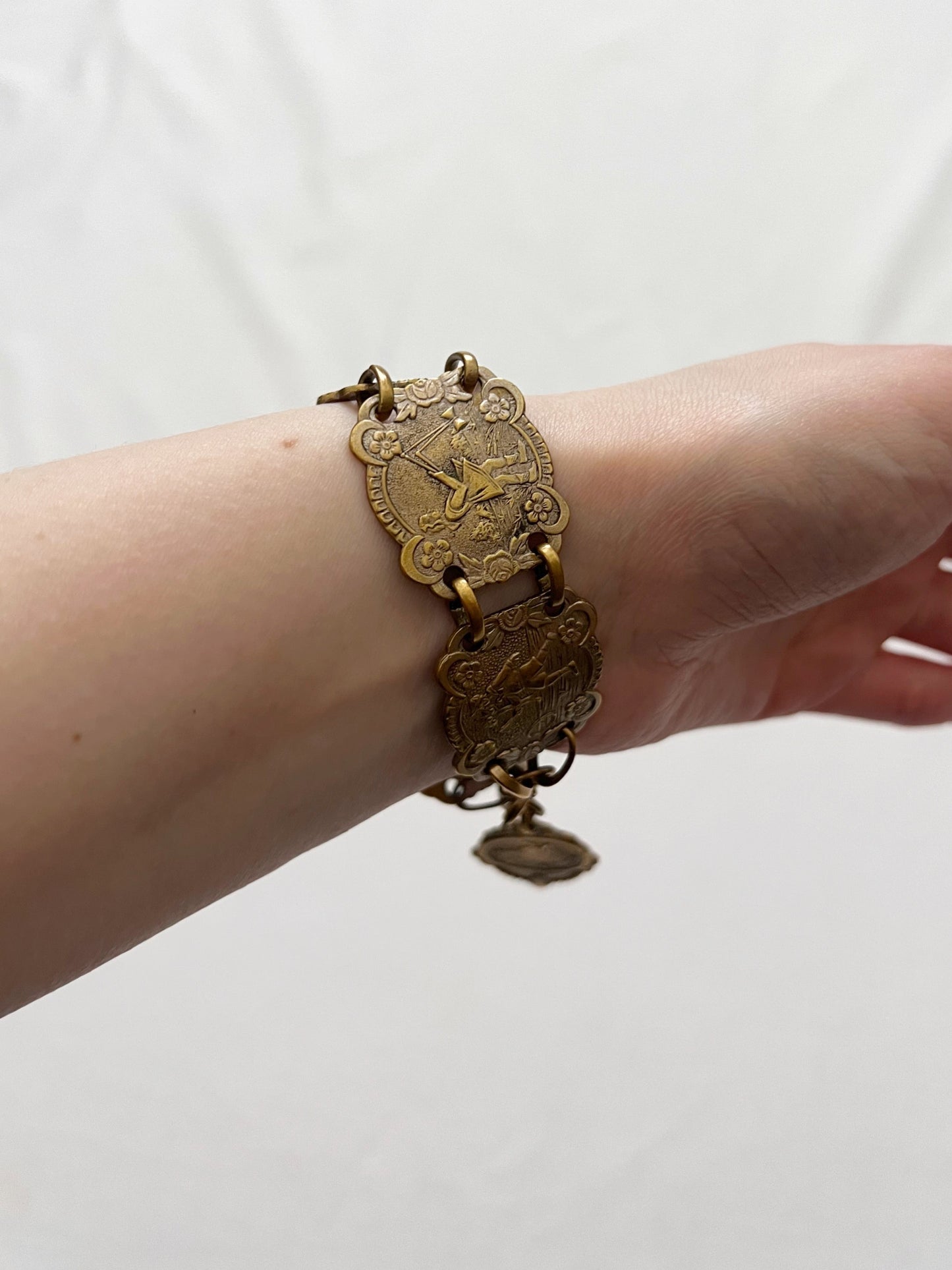 1920s gold toned bracelet