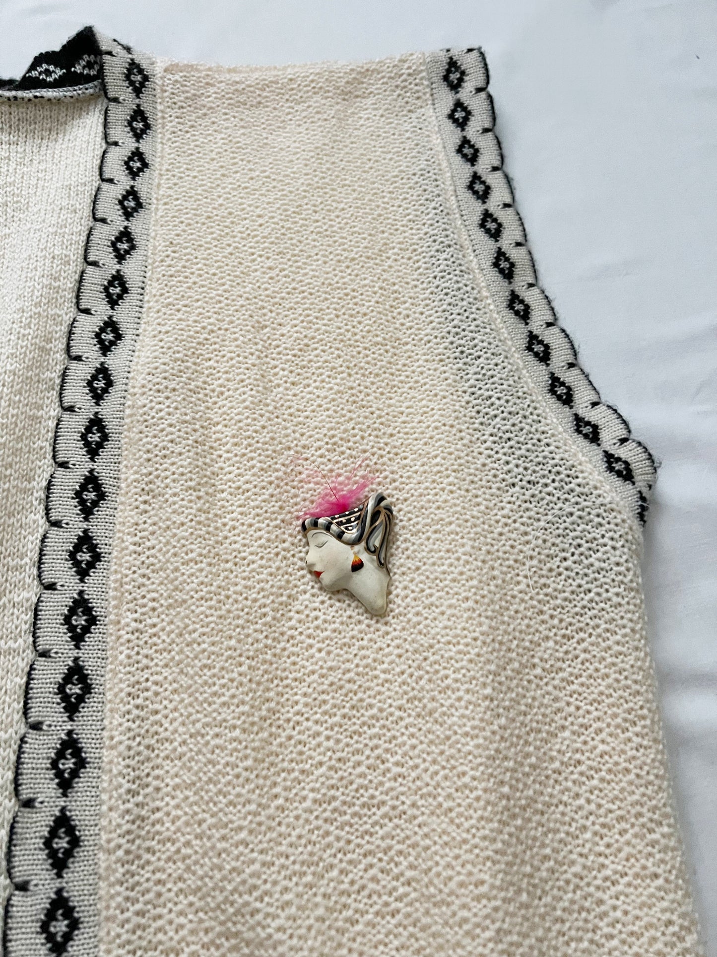 White vest with a brooch, Size XS-L