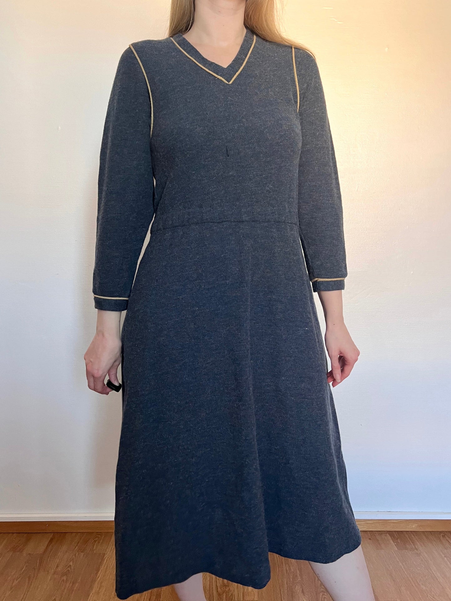 70s gray knit dress, Size S-M