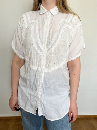 White embroidery t-shirt, Size M