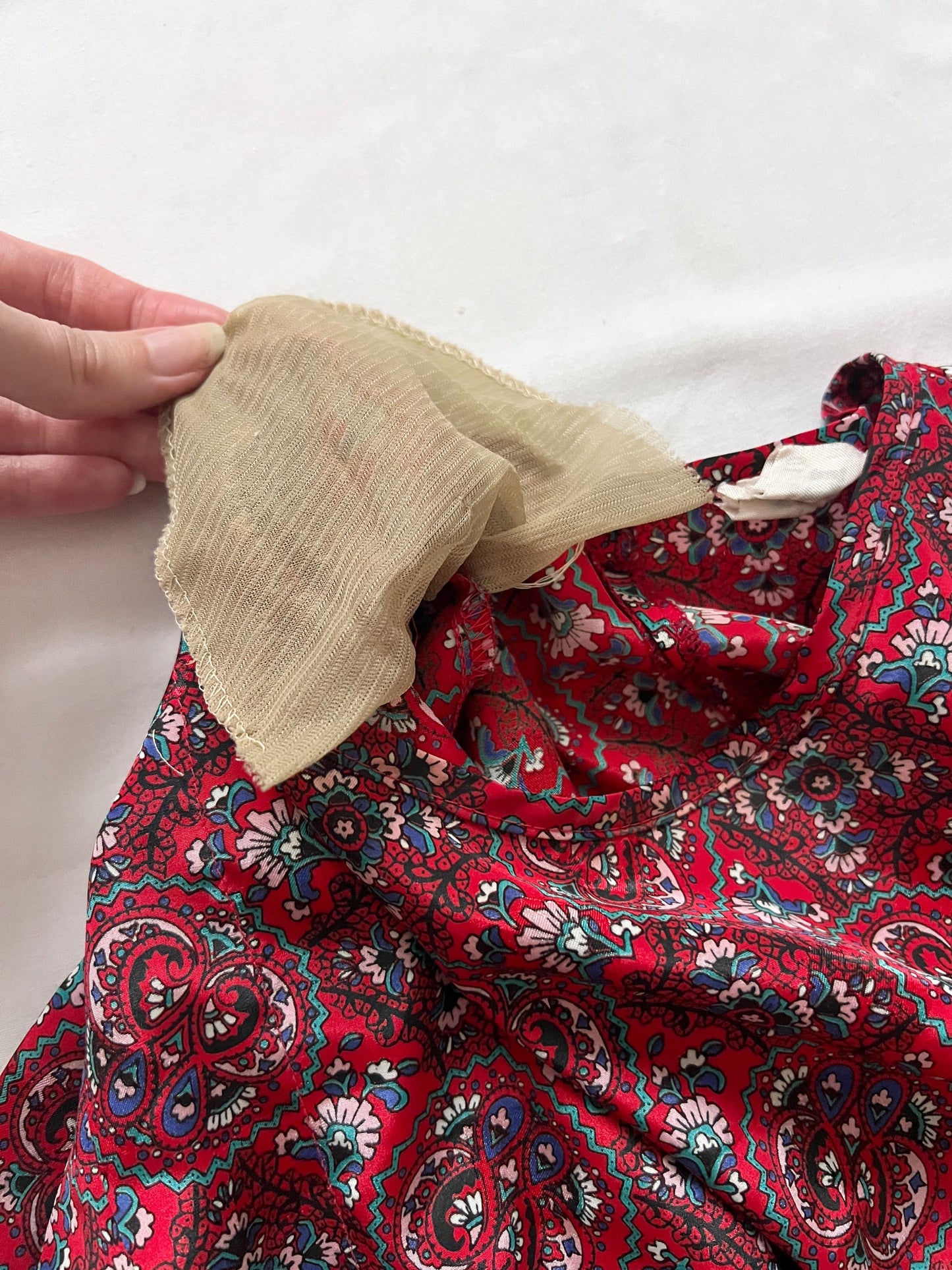 80s red ornate pattern blouse, Size XS-S
