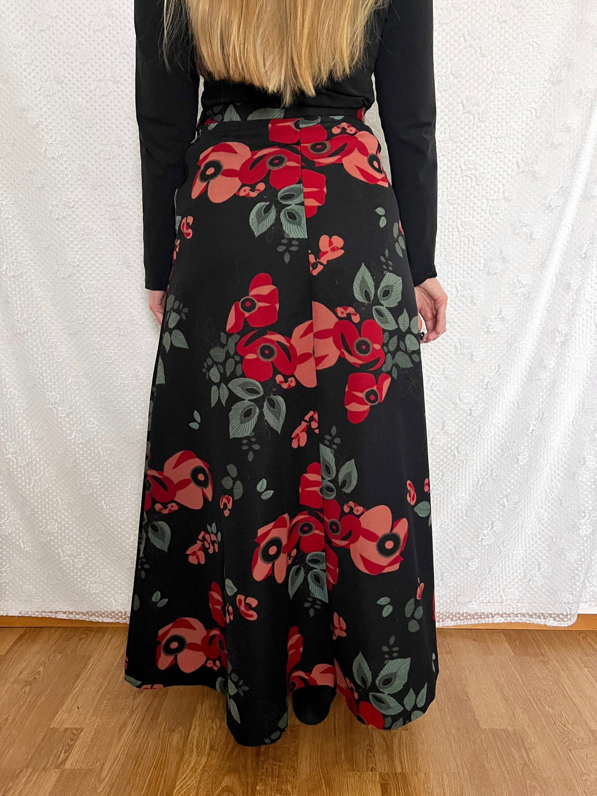 70s black and floral skirt, Size S