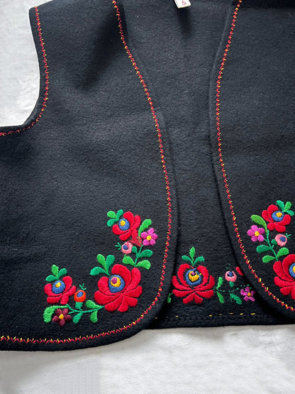 70s Hungarian Matyo felted black vest with embroidered flowers, Size M