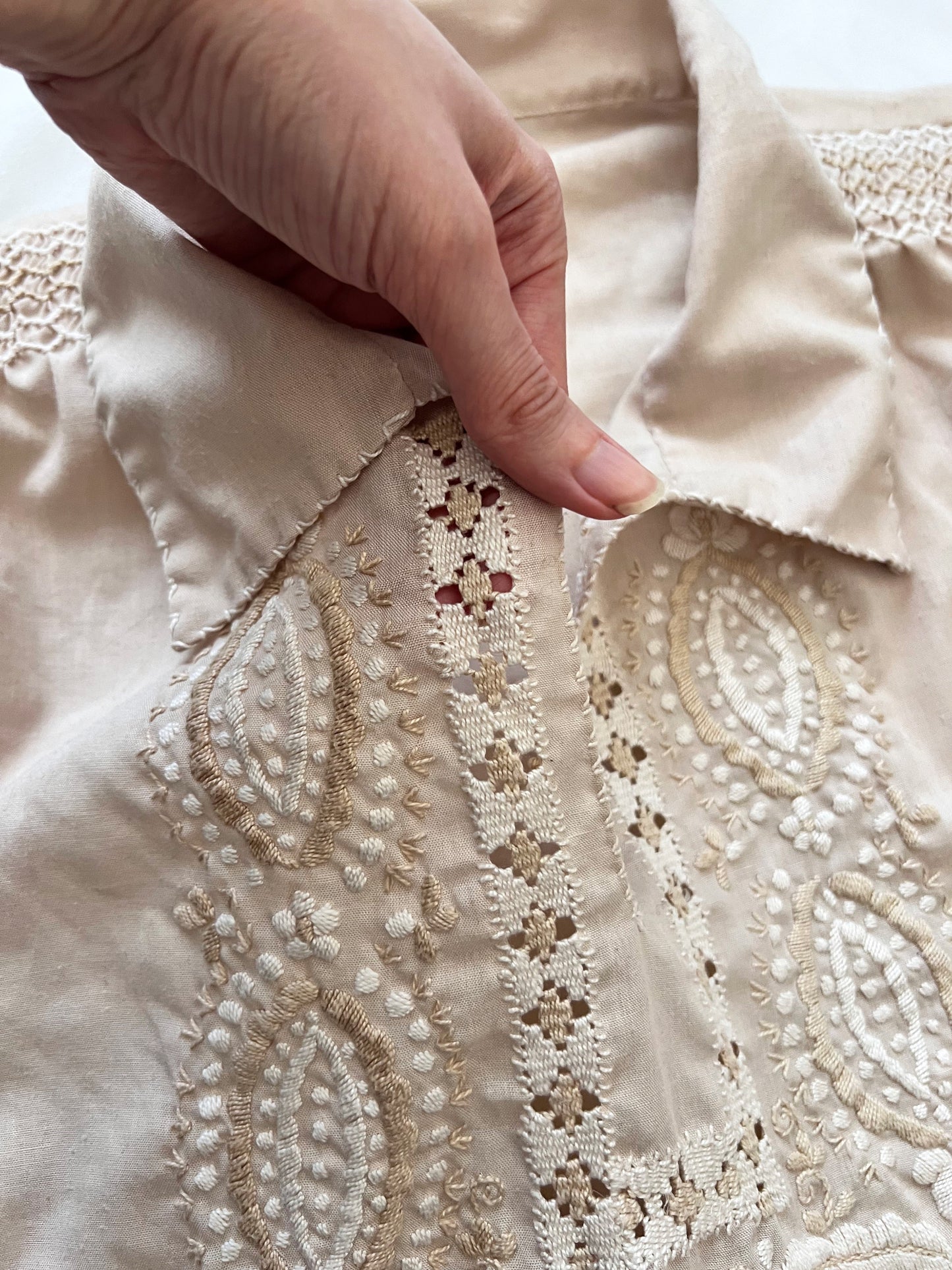 70s beige embroidery blouse, Size L