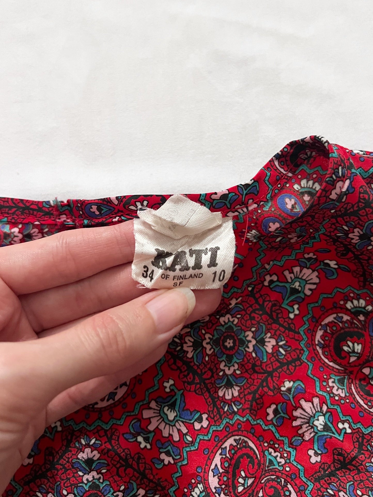 80s red ornate pattern blouse, Size XS-S