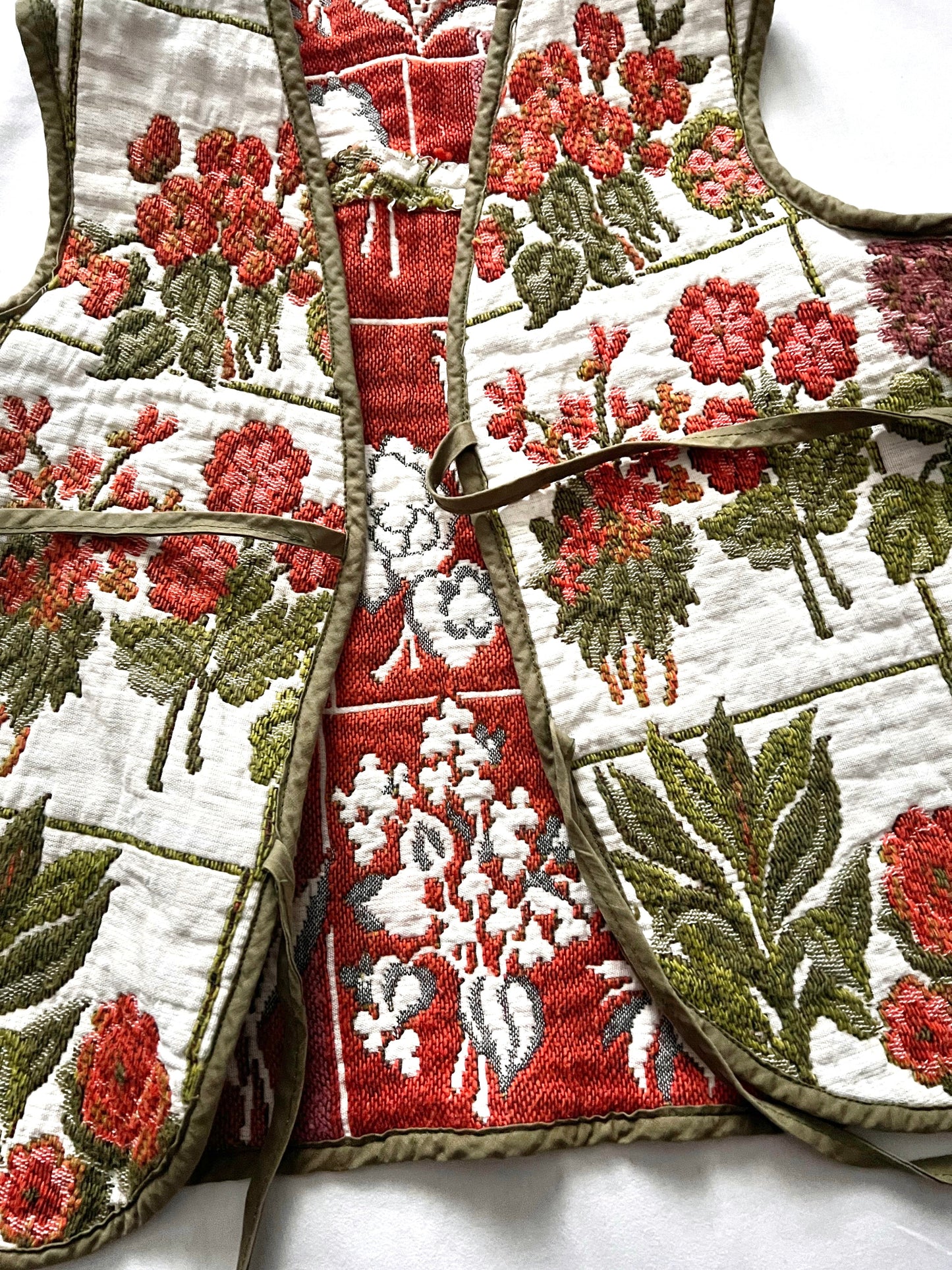 60s quilted floral vest, Size S-M