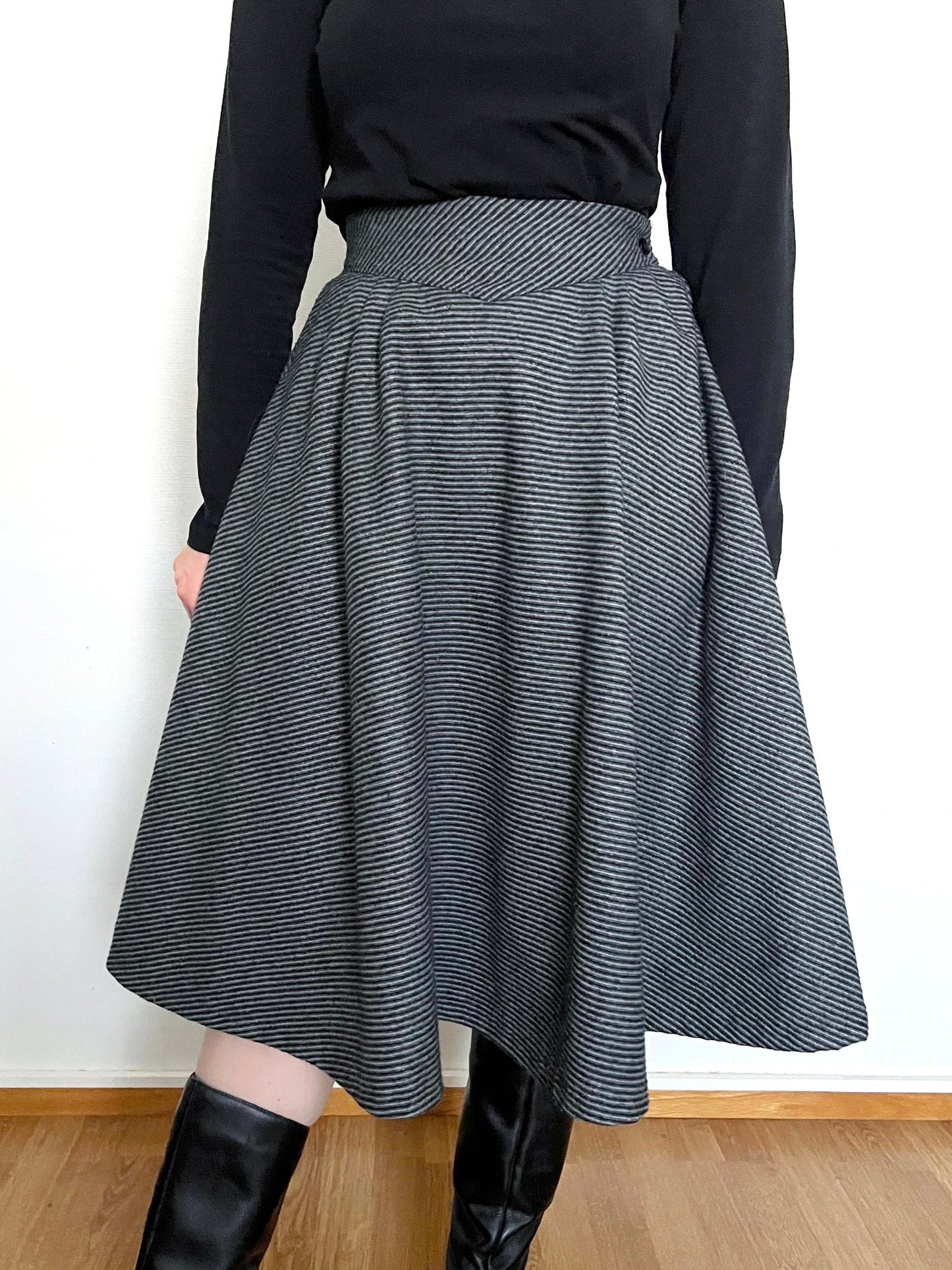 Gray striped skirt, Size XS