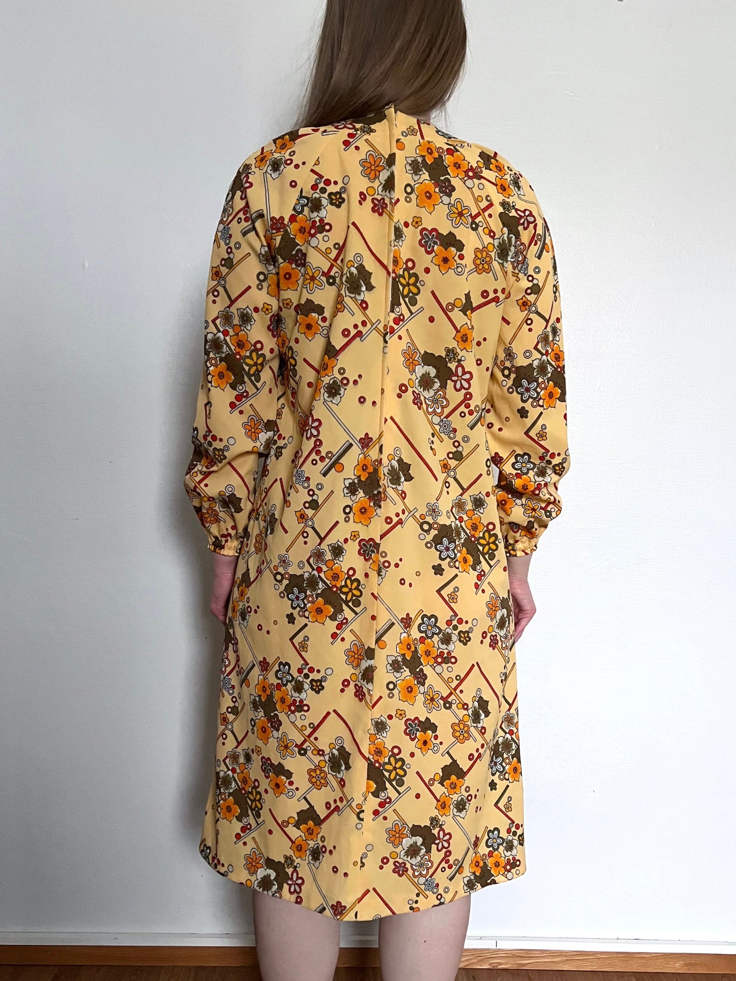 70s yellow flower dress, Size M-L