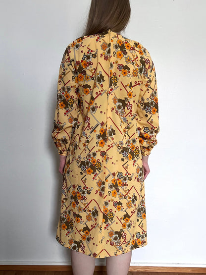 70s yellow flower dress, Size M-L