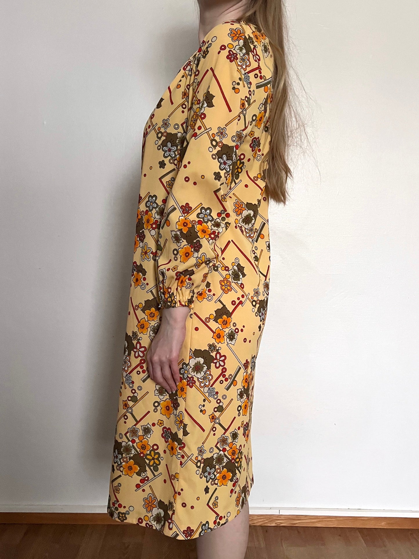 70s yellow flower dress, Size M-L