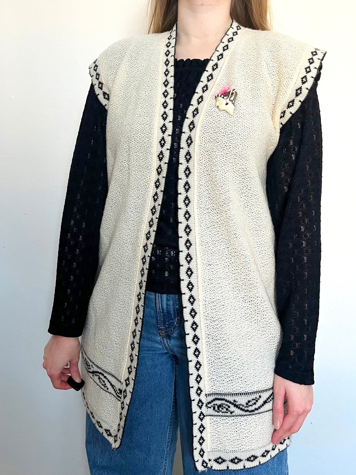 White vest with a brooch, Size XS-L