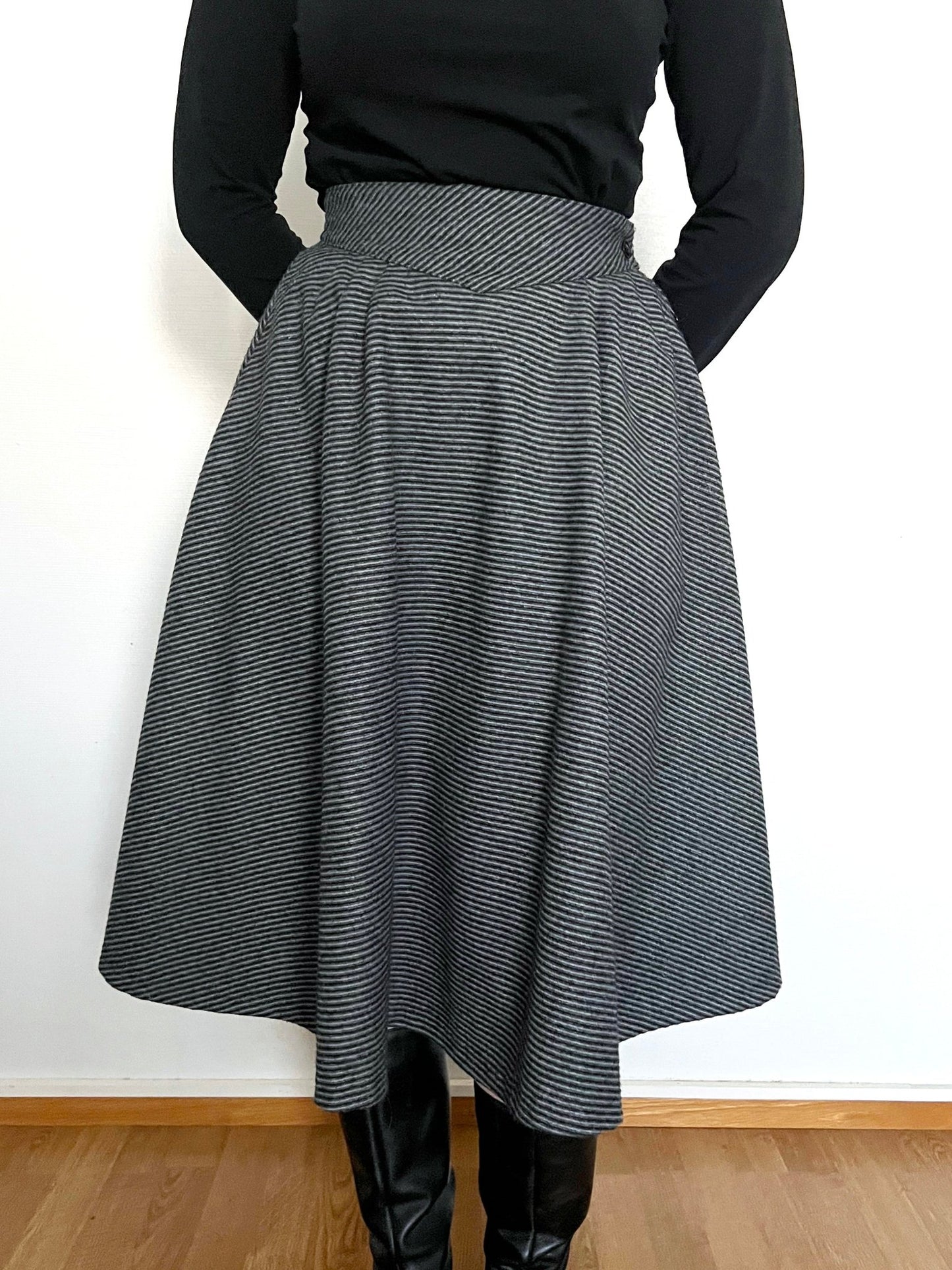 Gray striped skirt, Size XS