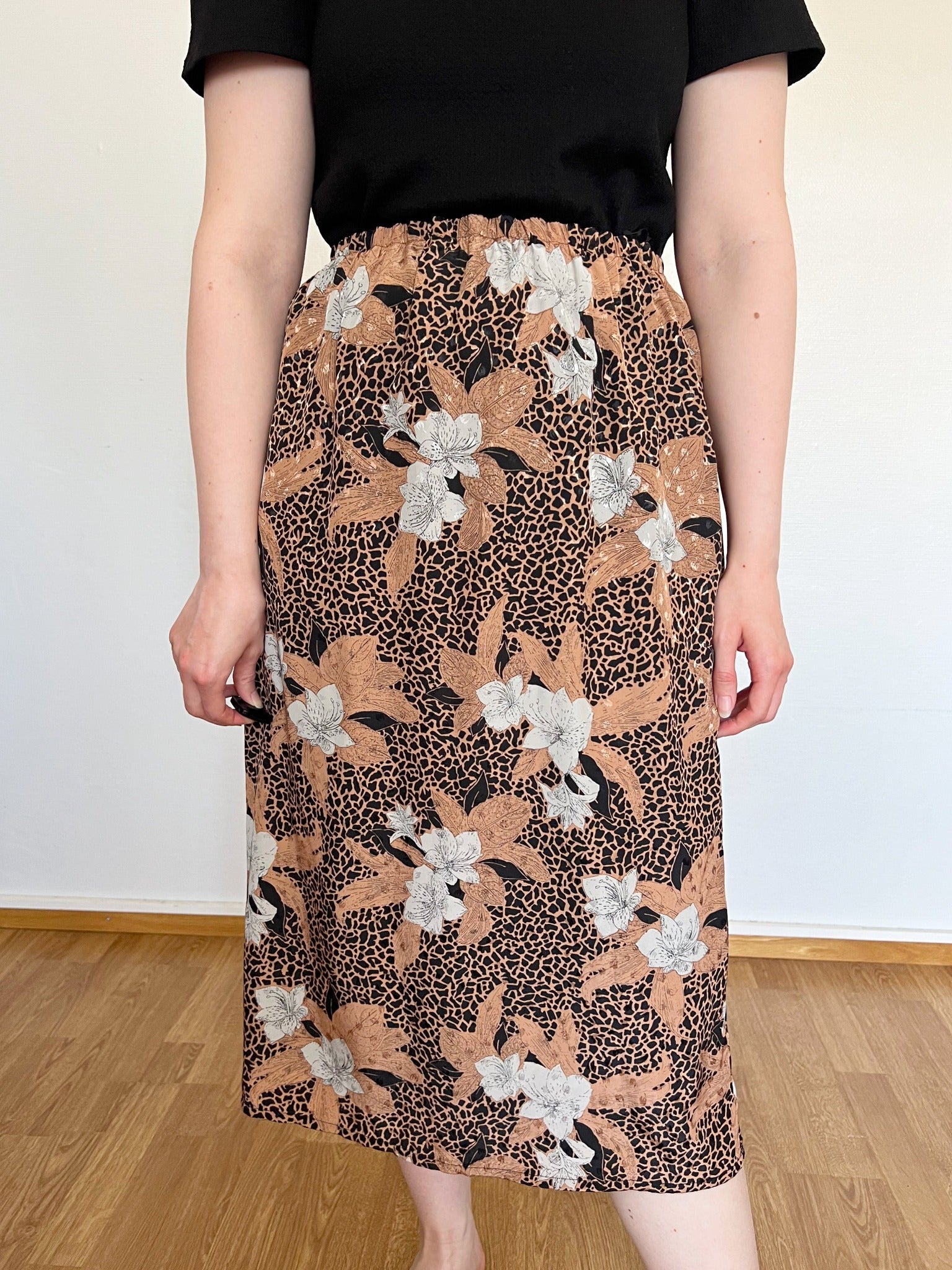 An vintage 70s midi skirt