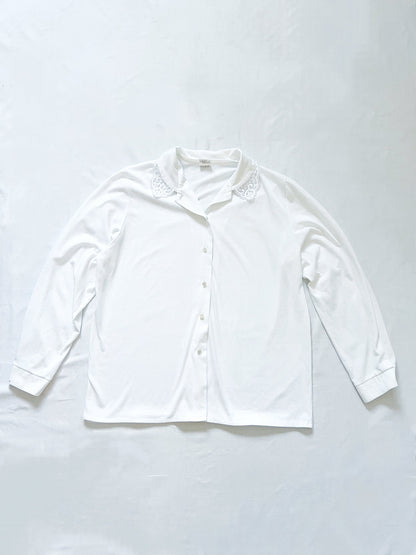 A white vintage shirt