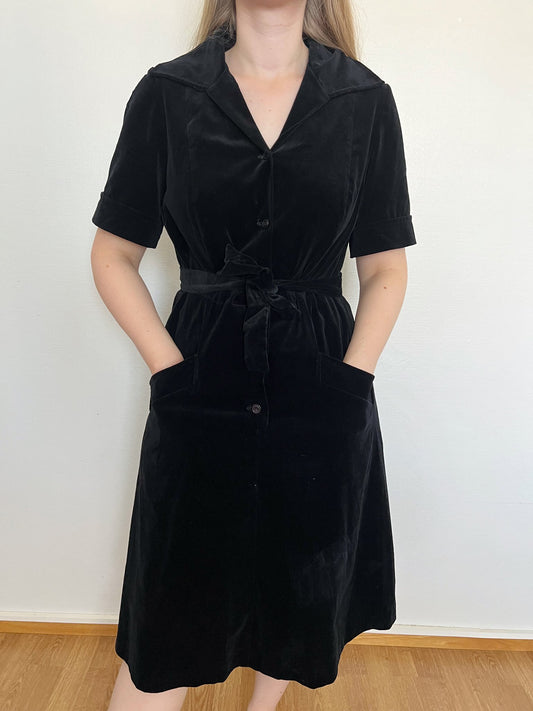 Black velvet dress, Size M-L