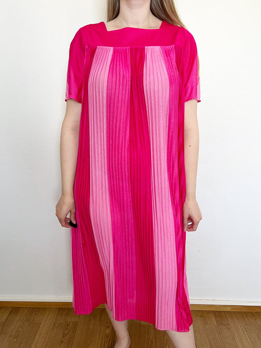 Sheer pleated pink dress, Size L